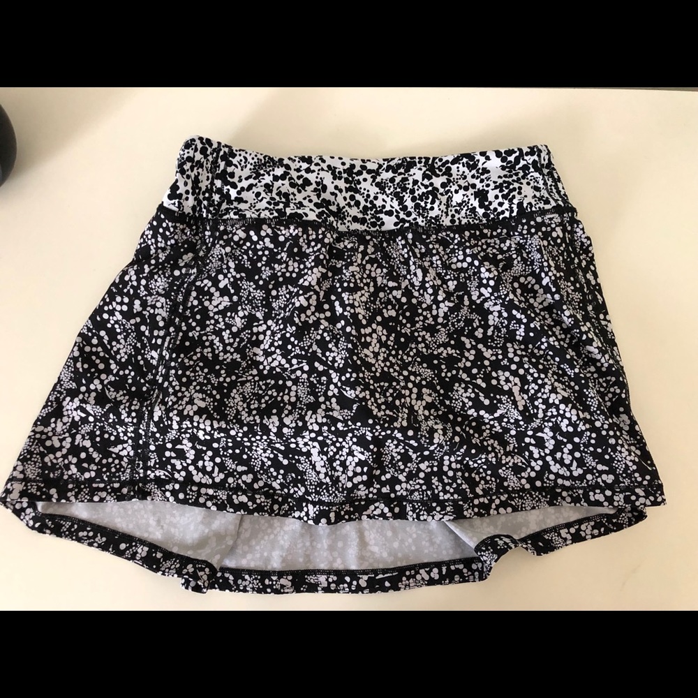 Lululemon tennis skirt black and white